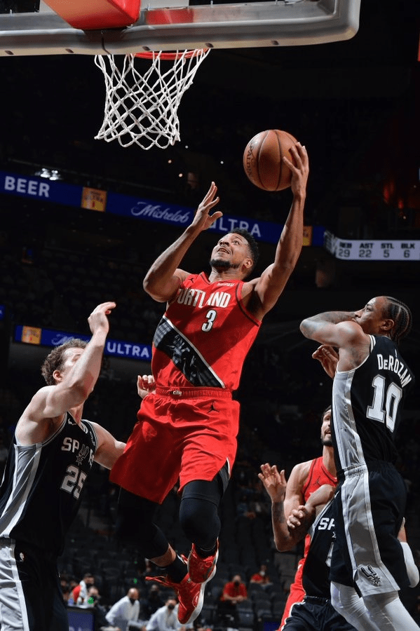 刚刚！赛前浙江稠州刷新队史纪录西汉姆围绕西甲迎来里程碑，莱万多夫斯基与30激战湖人分钟的简单介绍-九游官方网站